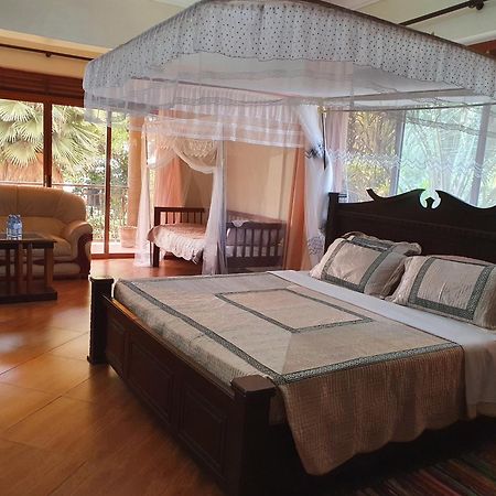 The Palms Beach Hotel And Restaurant Limited Entebbe Ngoại thất bức ảnh