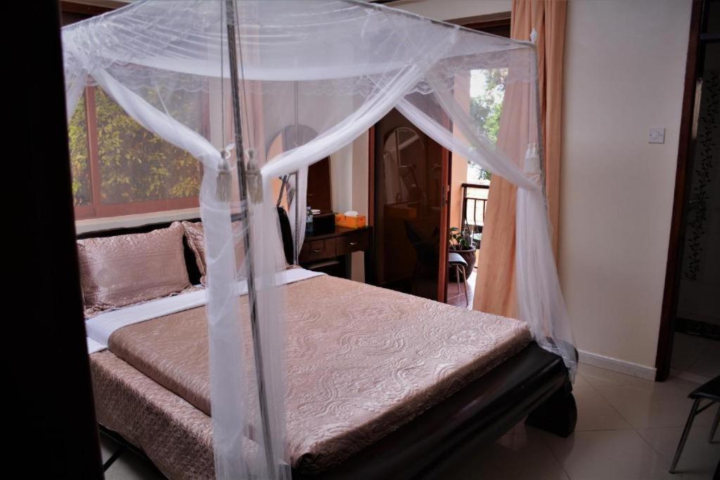 The Palms Beach Hotel And Restaurant Limited Entebbe Ngoại thất bức ảnh