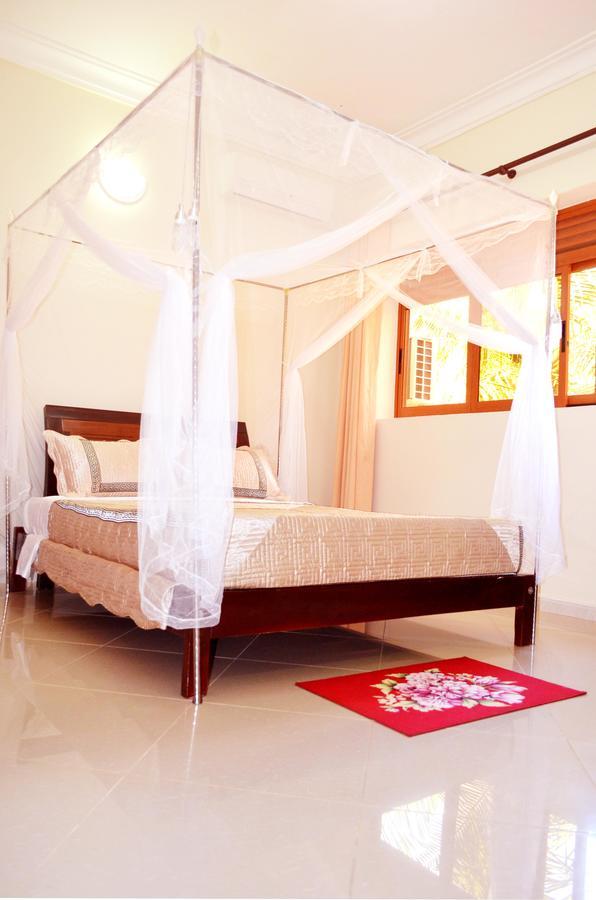 The Palms Beach Hotel And Restaurant Limited Entebbe Ngoại thất bức ảnh